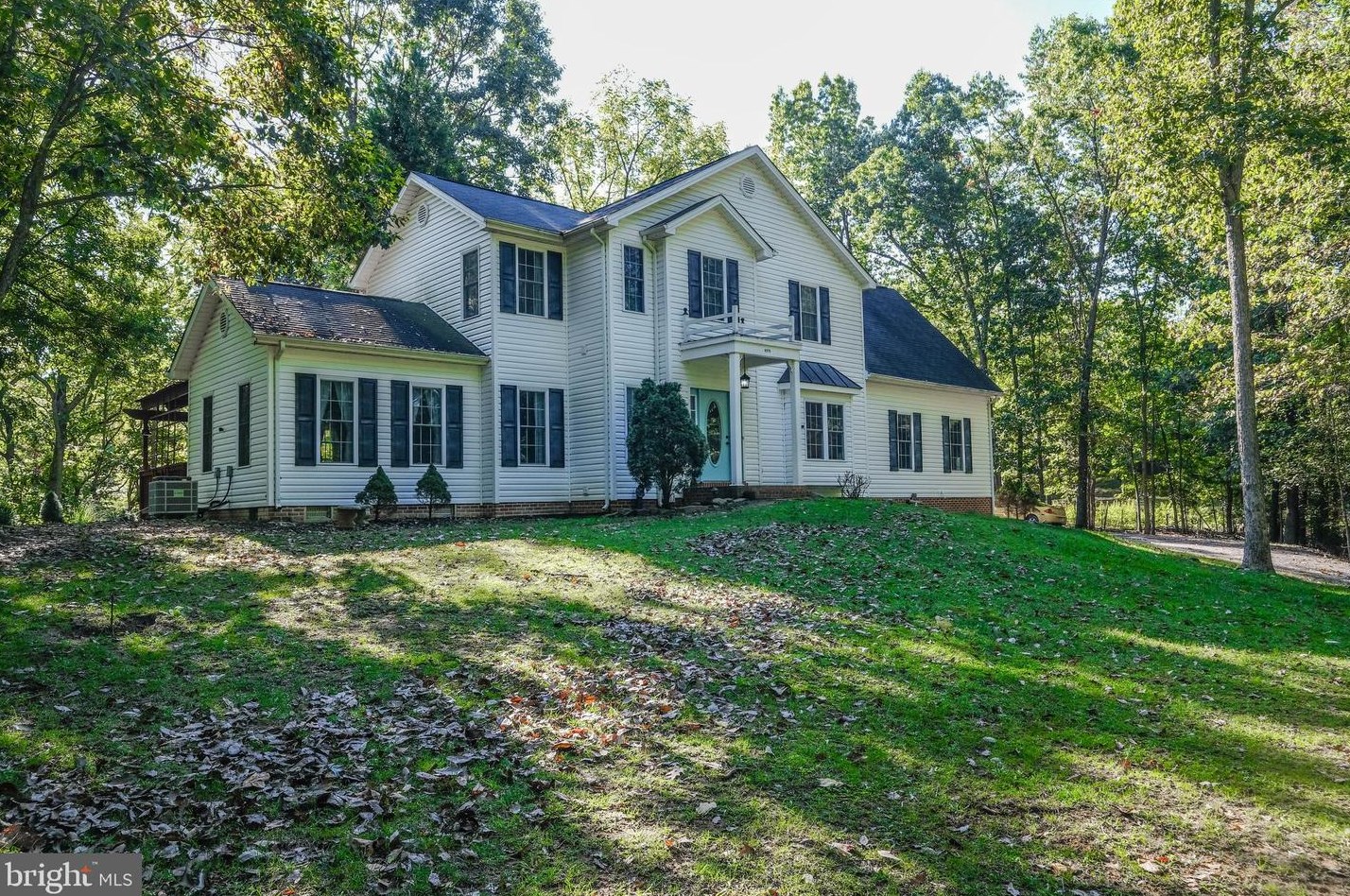 8370 Stonewall Jackson Hwy, Front Royal VA  22630-4947 exterior