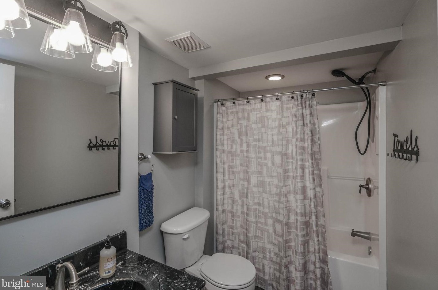 8370 Stonewall Jackson Hwy, Front Royal VA  22630-4947 exterior