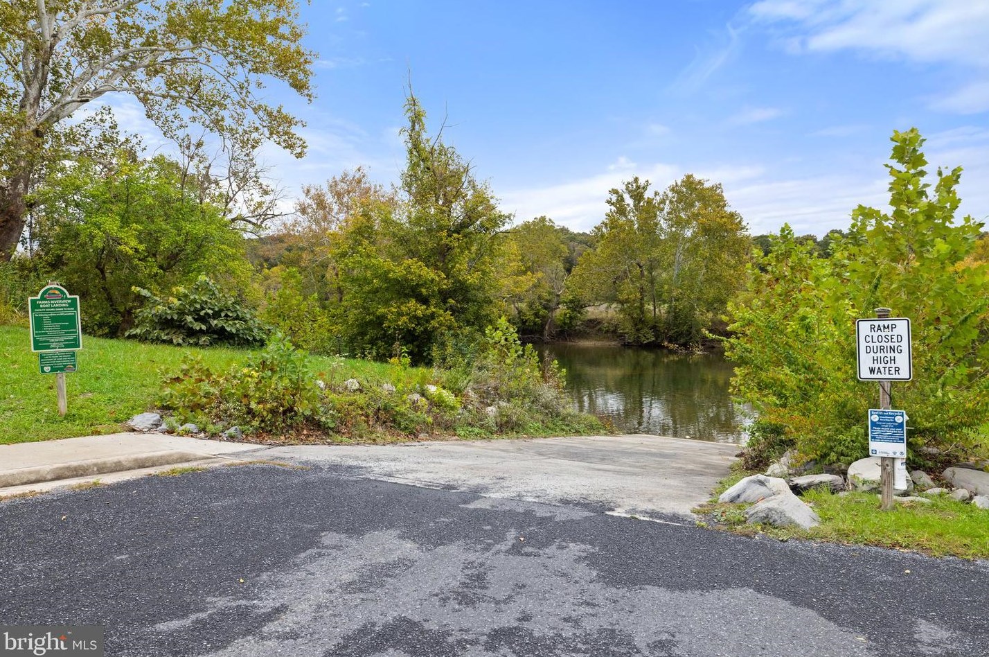 249 Youngs Dr, Front Royal VA  22630-4456 exterior
