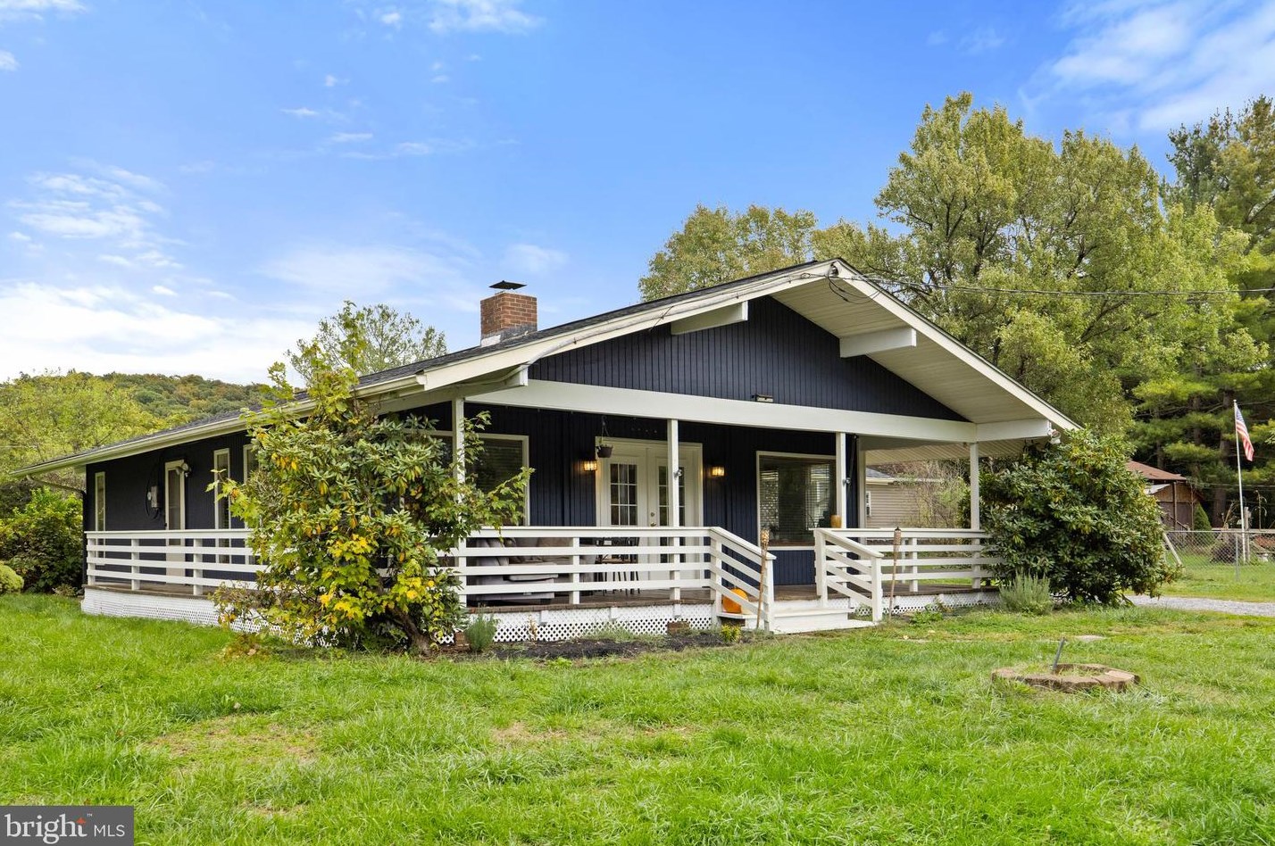 249 Youngs Dr, Front Royal VA  22630-4456 exterior