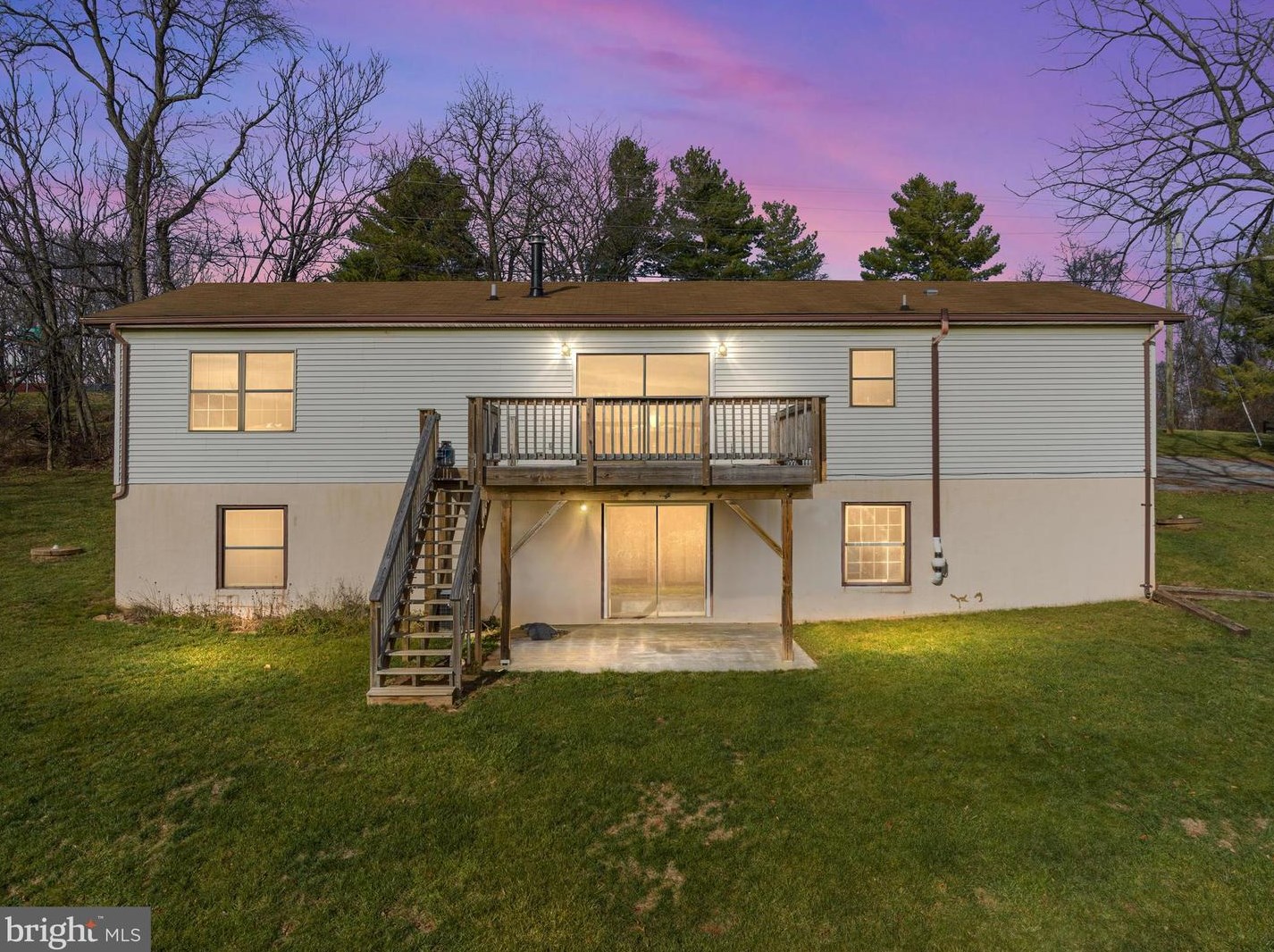 12 Rome Beauty Dr, Linden, VA 22642