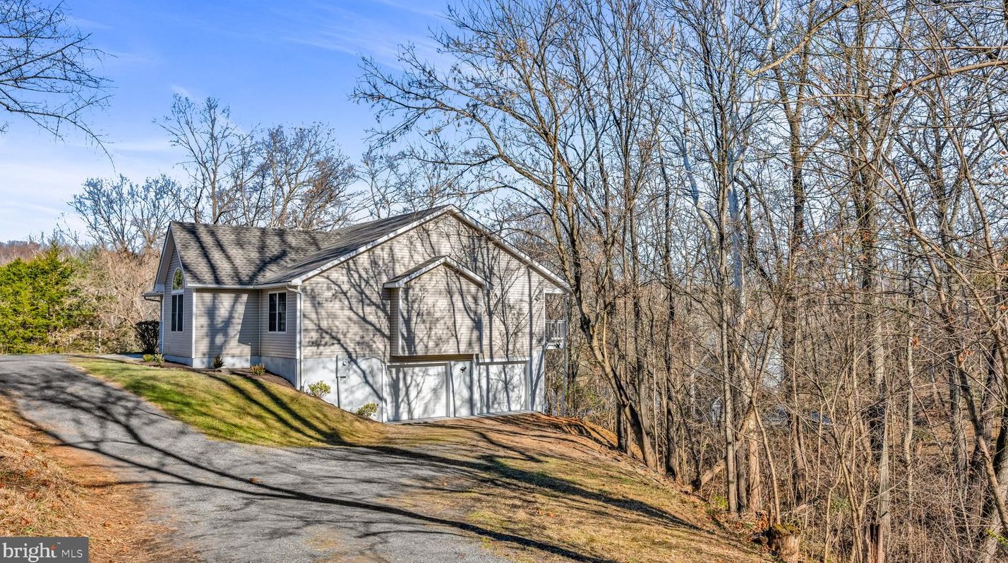 286 Magnolia Dr, Front Royal, VA 22630-9327