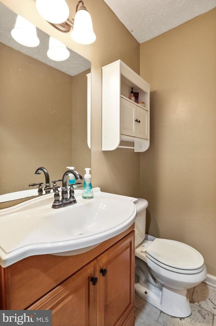 130 Juniper Dr, Front Royal VA  22630-9333 exterior