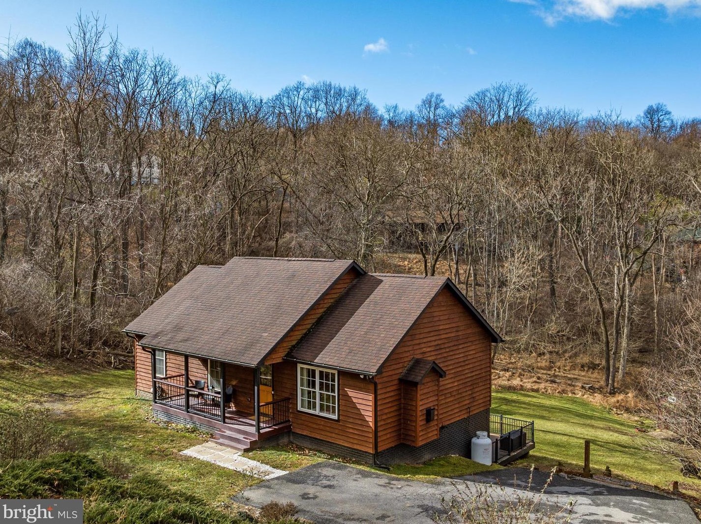 147 Northern Spy Dr, Linden, VA 22642