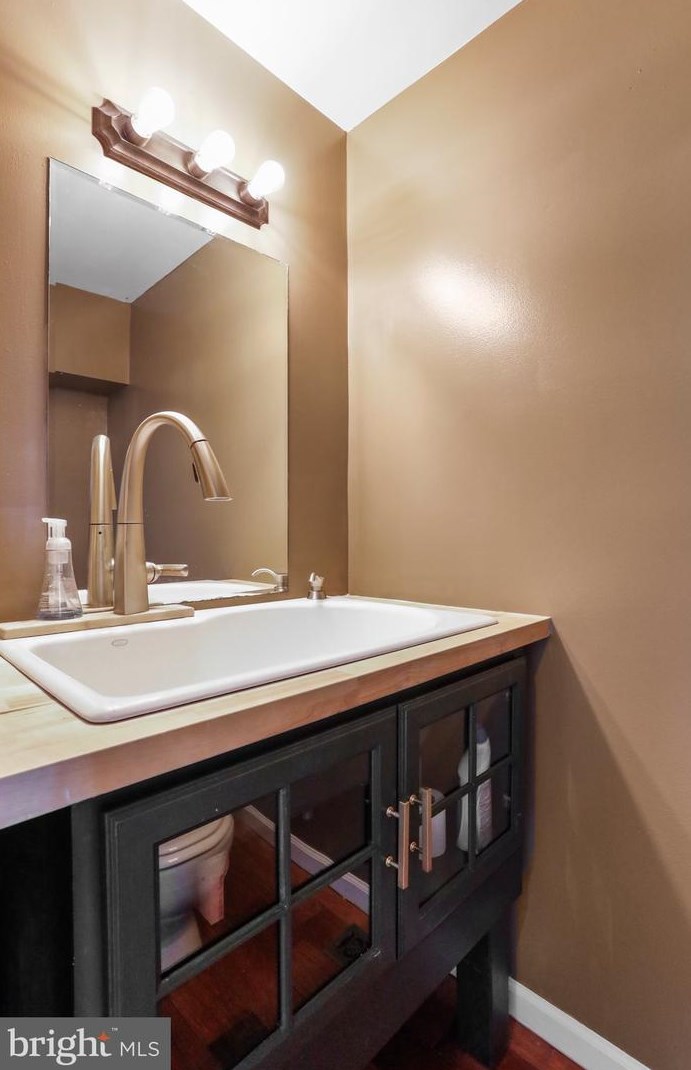 801 High Top Rd, Linden VA  22642-5445 exterior