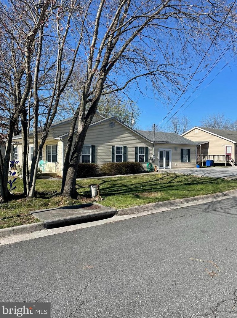 900 W 13th St, Front Royal, VA 22630