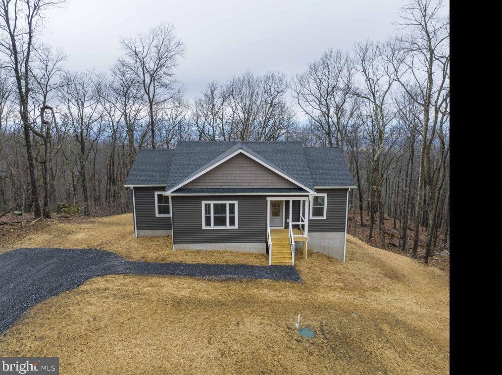 1982 High Top Rd, Linden, VA 22642