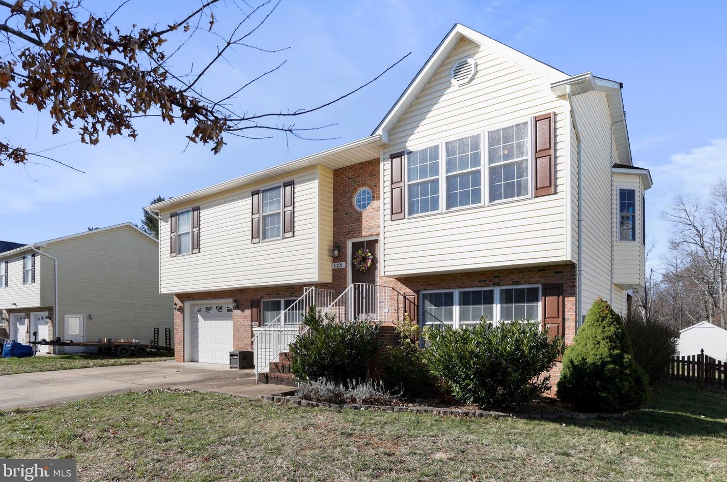1121 Happy Ridge Dr, Front Royal, VA 22630-5302