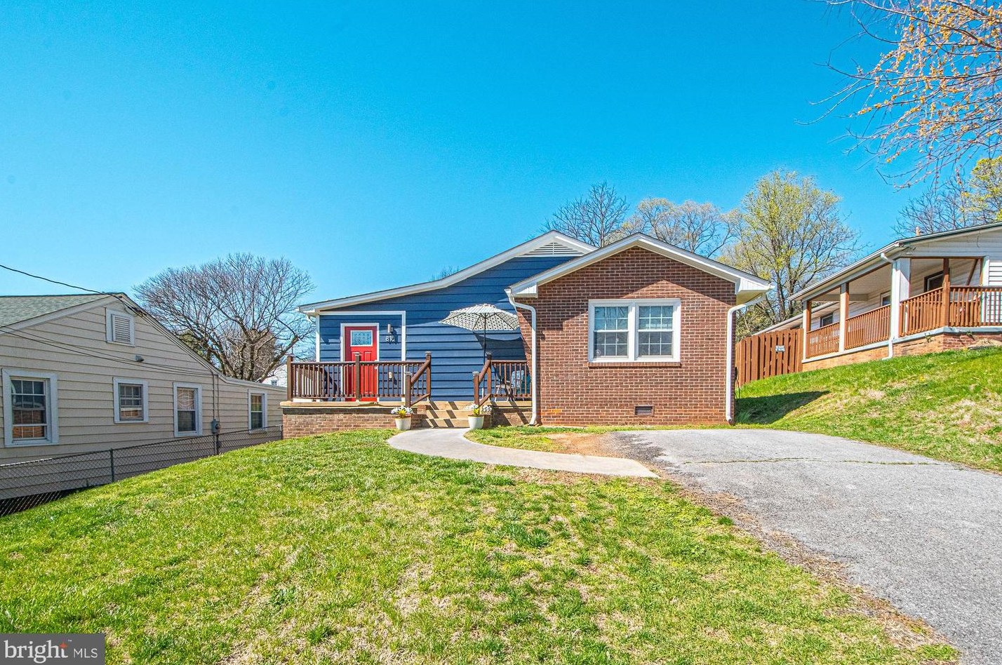 810 Virginia Ave, Front Royal VA  22630-3533 exterior