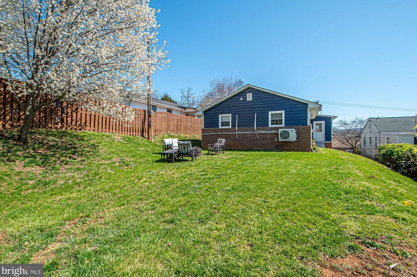 810 Virginia Ave, Front Royal VA  22630-3533 exterior