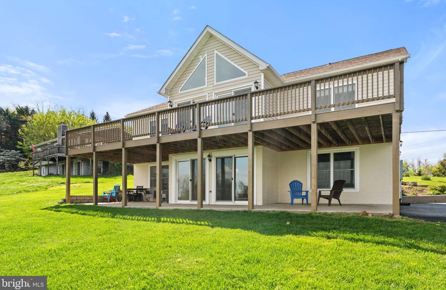 741 Granny Smith Rd, Linden, VA 22642