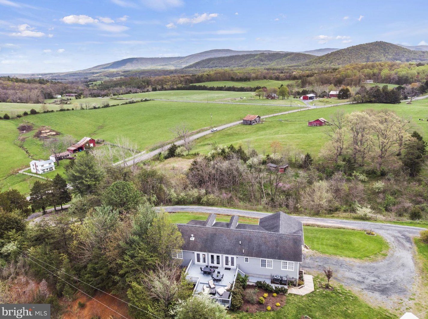 94 Jenkins Hill Rd, Bentonville, VA 22610