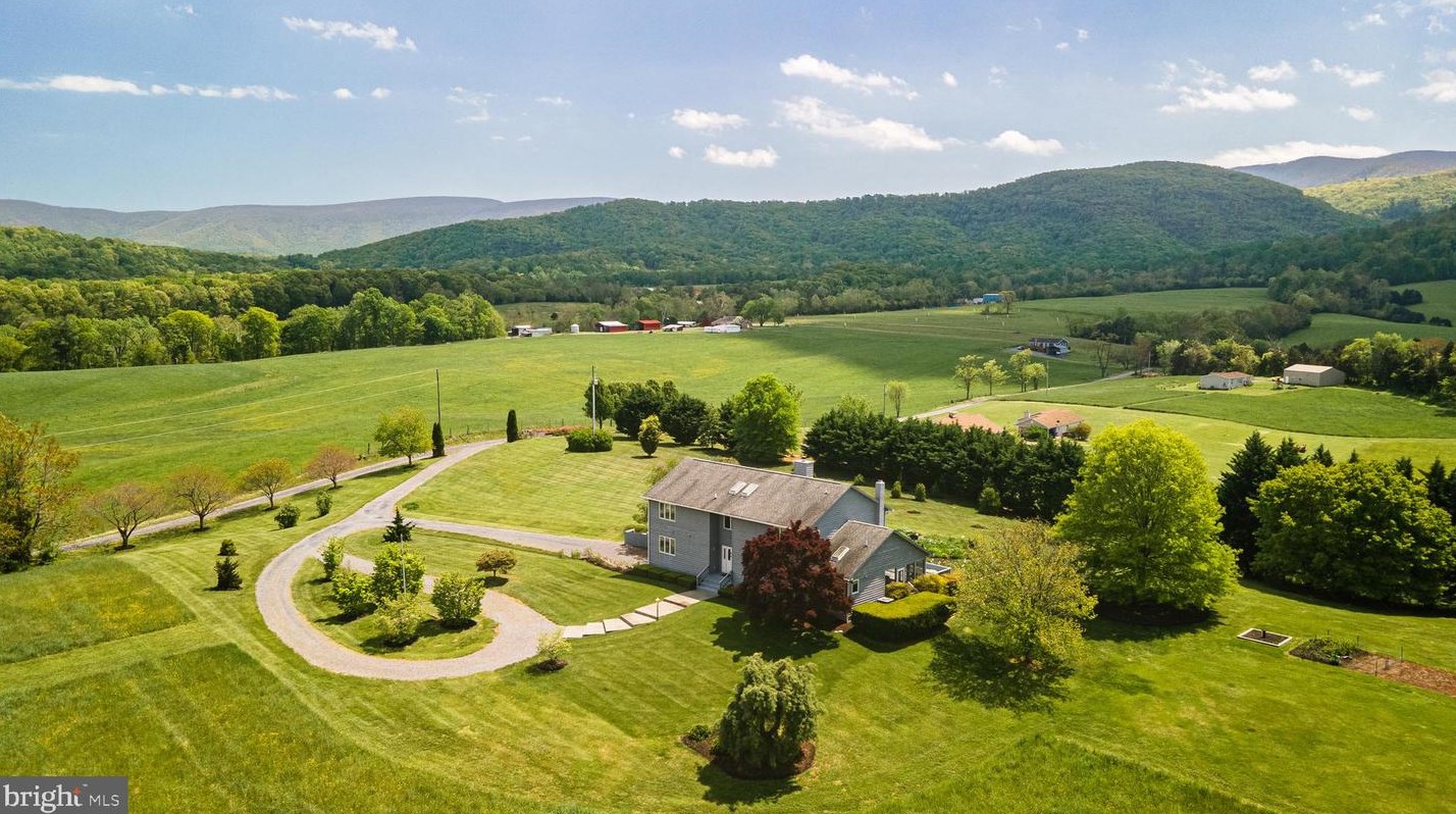 287 Tree Farm Ln, Bentonville, VA 22610-2460