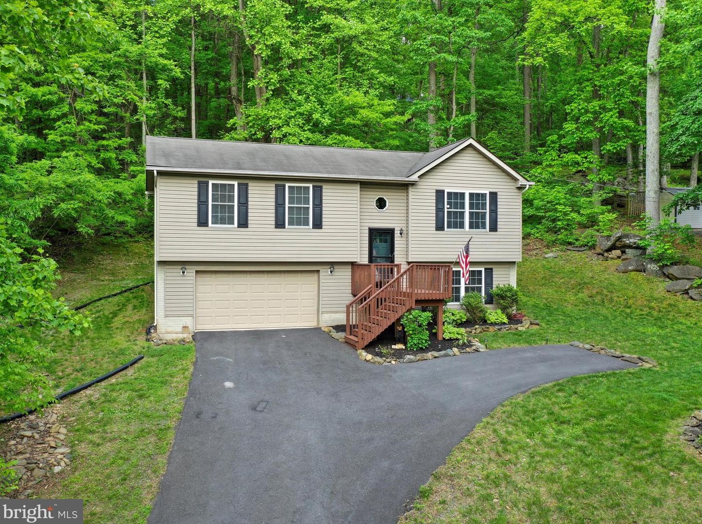 364 Tulip Poplar Dr, Linden, VA 22642