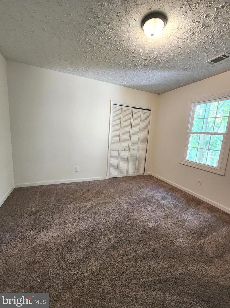 34 King David Dr, Linden VA  22642-6323 exterior