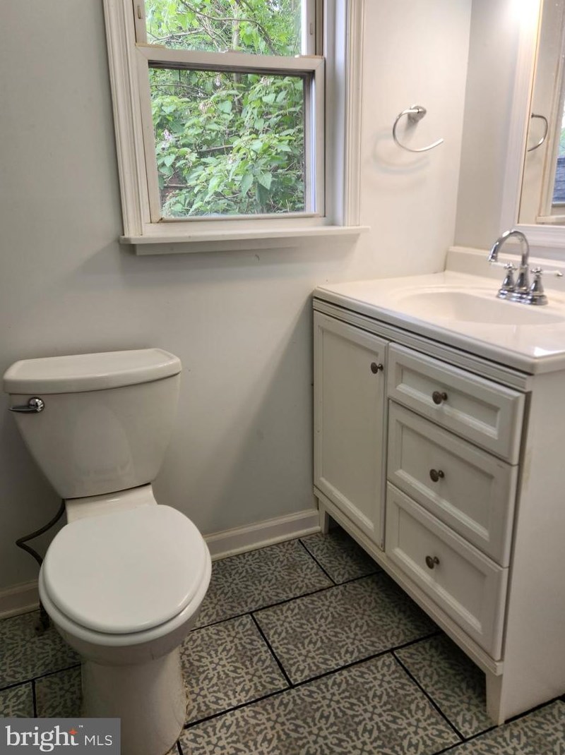 34 King David Dr, Linden VA  22642-6323 exterior