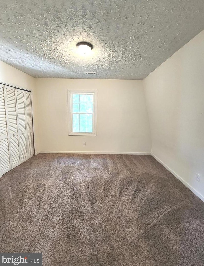 34 King David Dr, Linden VA  22642-6323 exterior