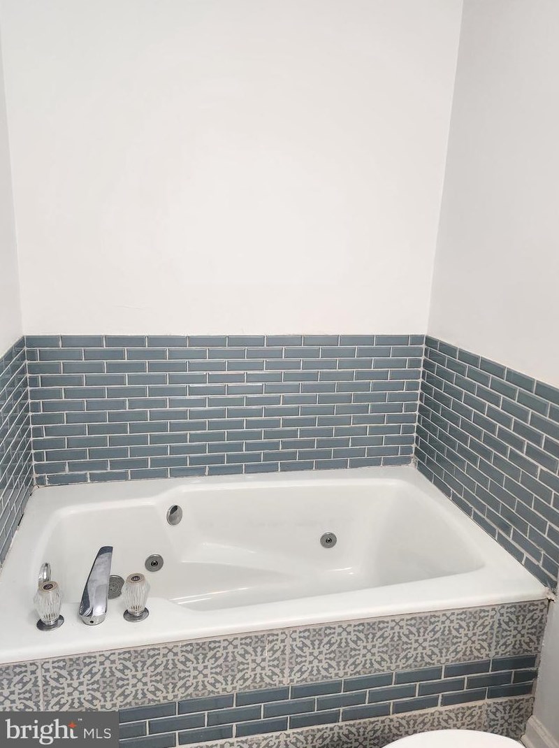 34 King David Dr, Linden VA  22642-6323 exterior