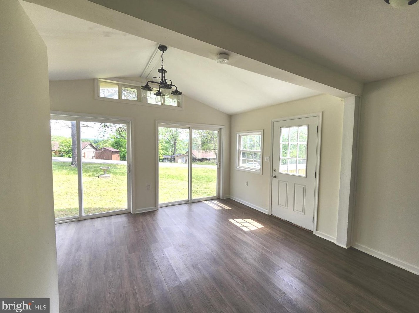 34 King David Dr, Linden VA  22642-6323 exterior