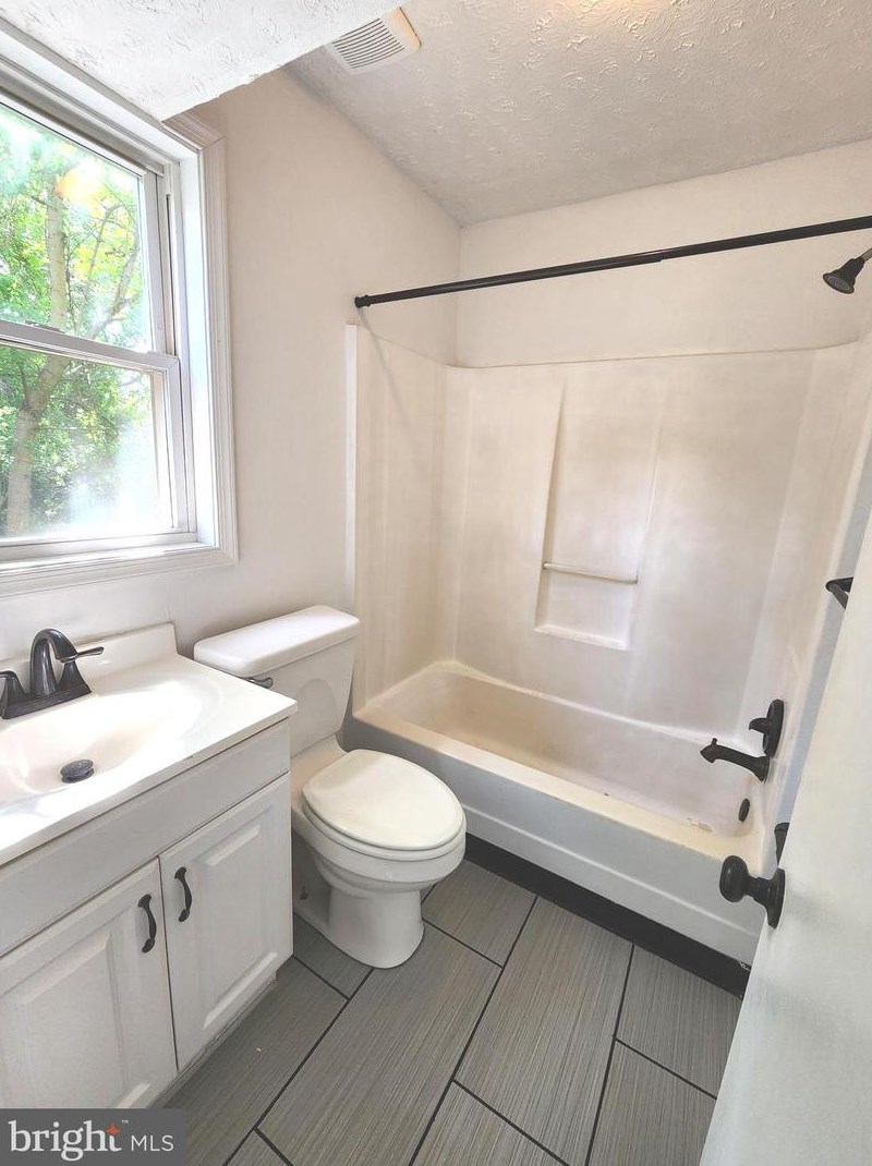 34 King David Dr, Linden VA  22642-6323 exterior