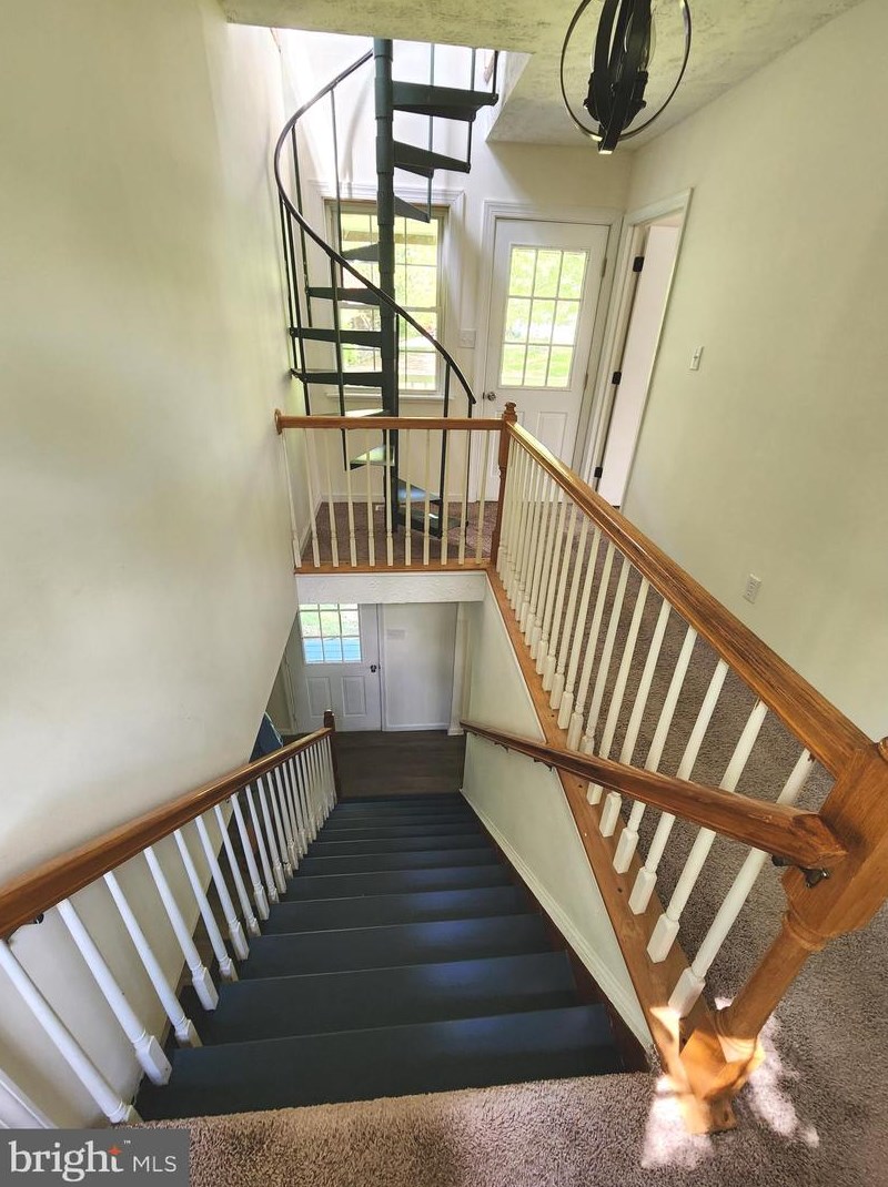 34 King David Dr, Linden VA  22642-6323 exterior