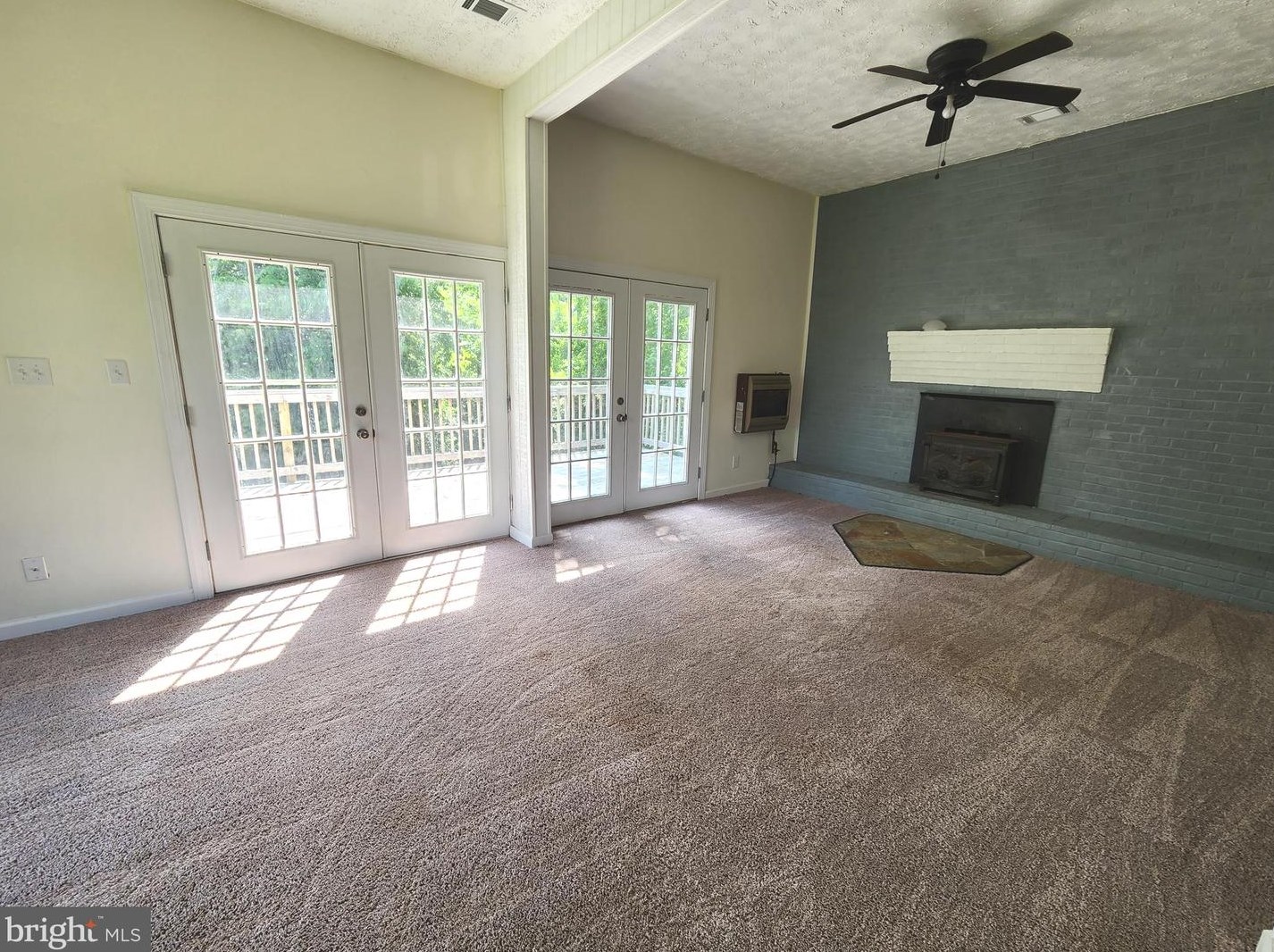 34 King David Dr, Linden VA  22642-6323 exterior