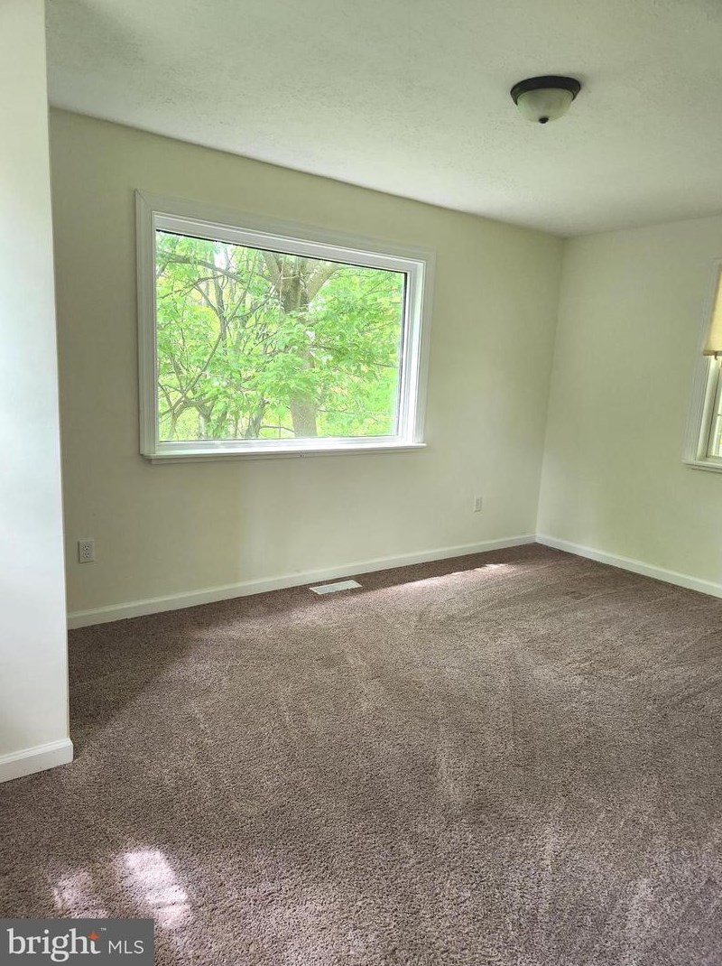 34 King David Dr, Linden VA  22642-6323 exterior