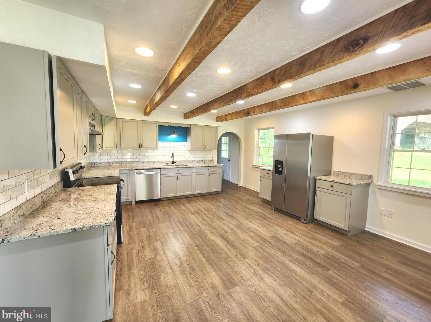 34 King David Dr, Linden VA  22642-6323 exterior