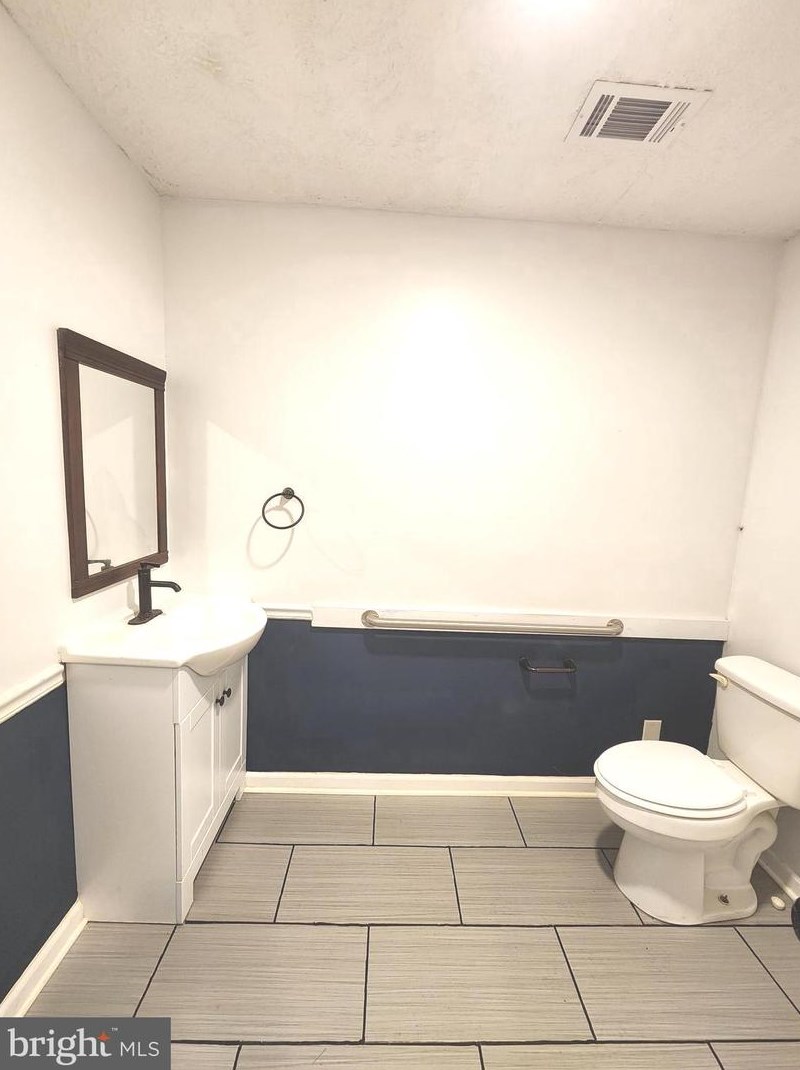 34 King David Dr, Linden VA  22642-6323 exterior