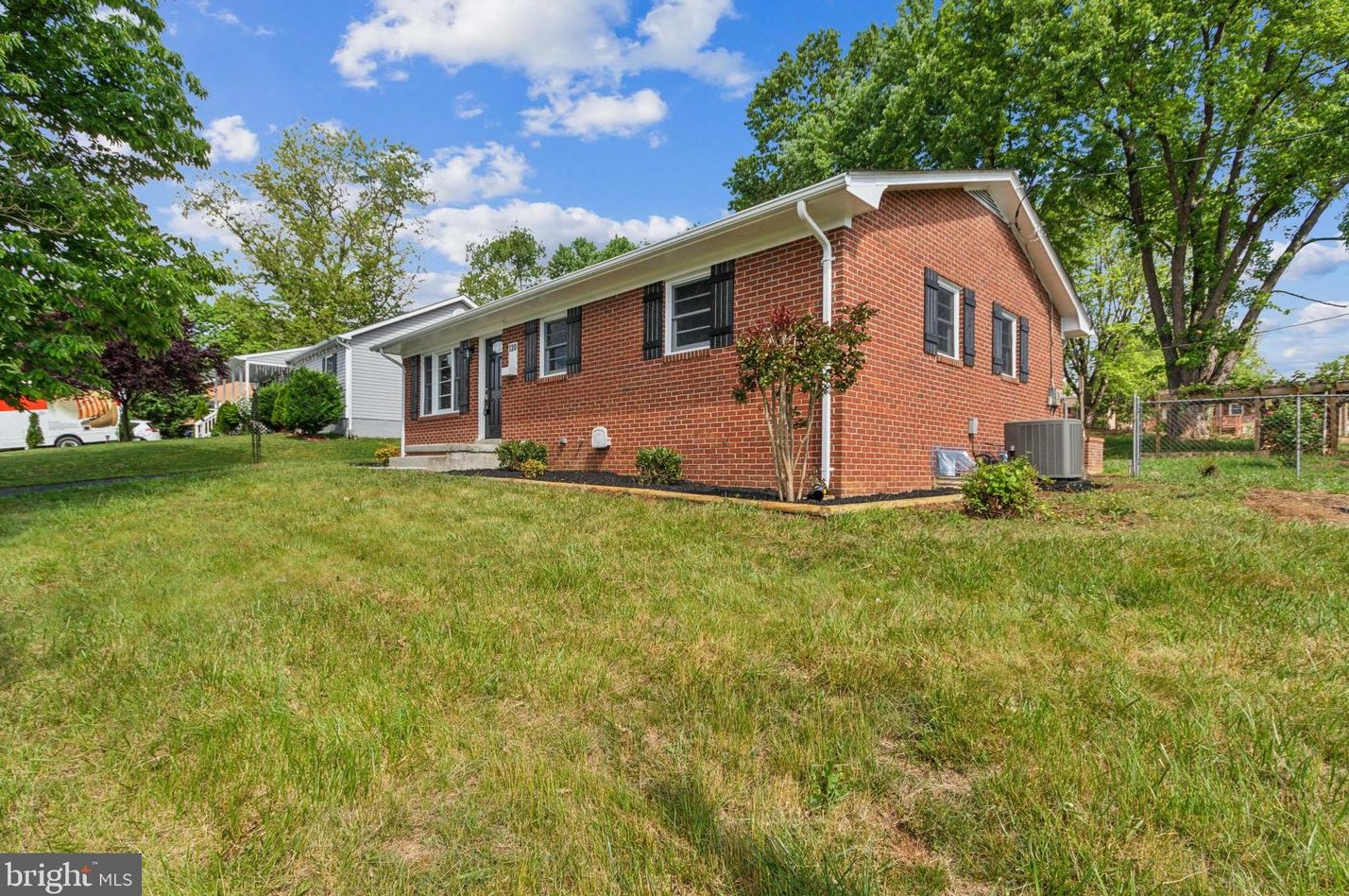 120 14th St, Front Royal, VA 22630-4108