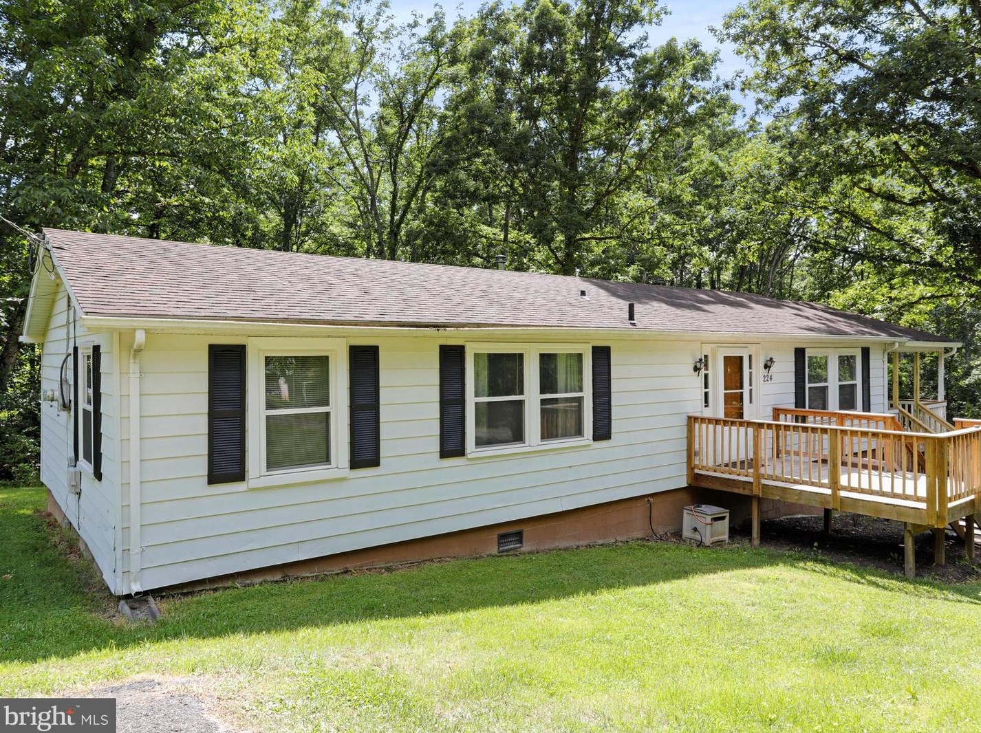 224 Yarnell Ct, Front Royal, VA 22630-3385