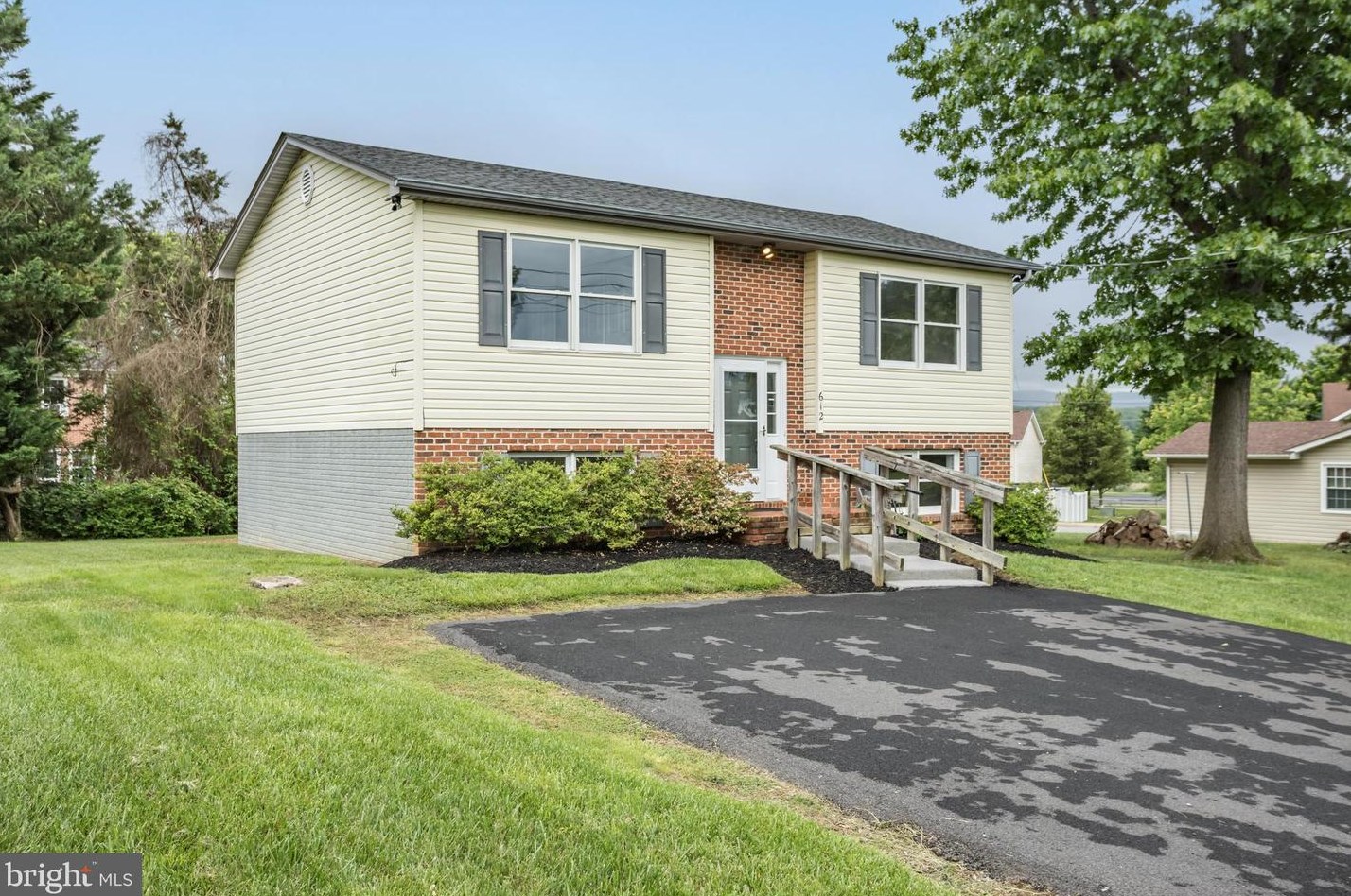 612 Main St, Front Royal, VA 22630-2566