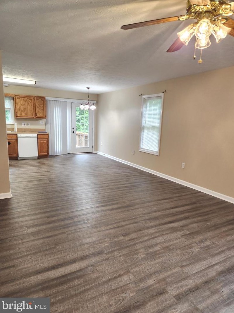 147 Goode Dr, Front Royal VA  22630-6201 exterior