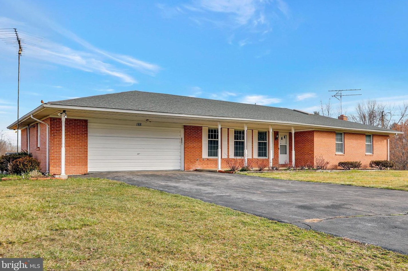 188 Masters Dr, Martinsburg, WV 25430-2635