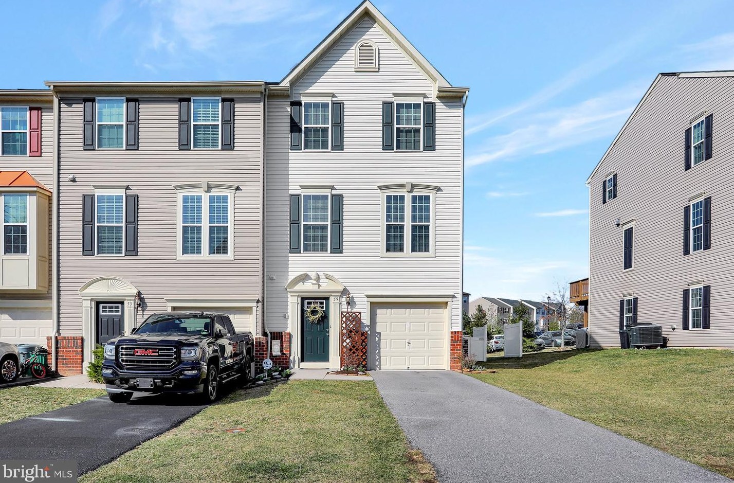 59 Creekside Ct, Falling Waters, WV 25419