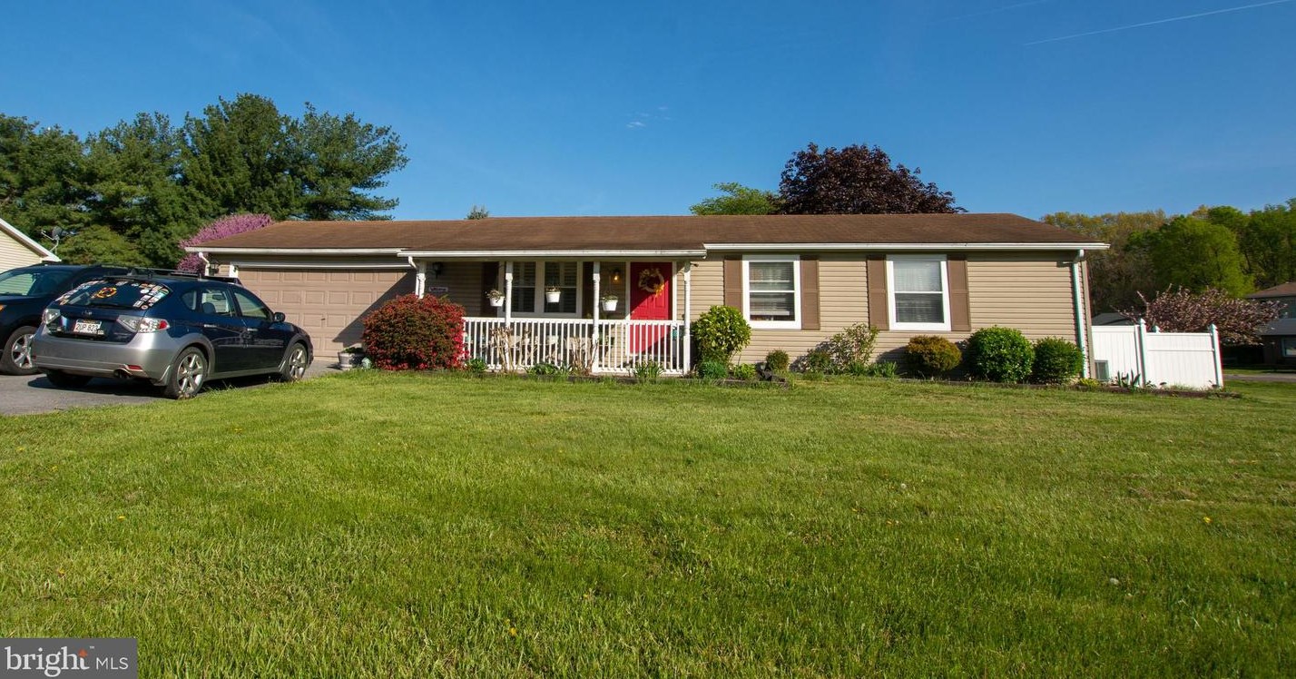 454 1st St, Inwood, WV 25428-4307