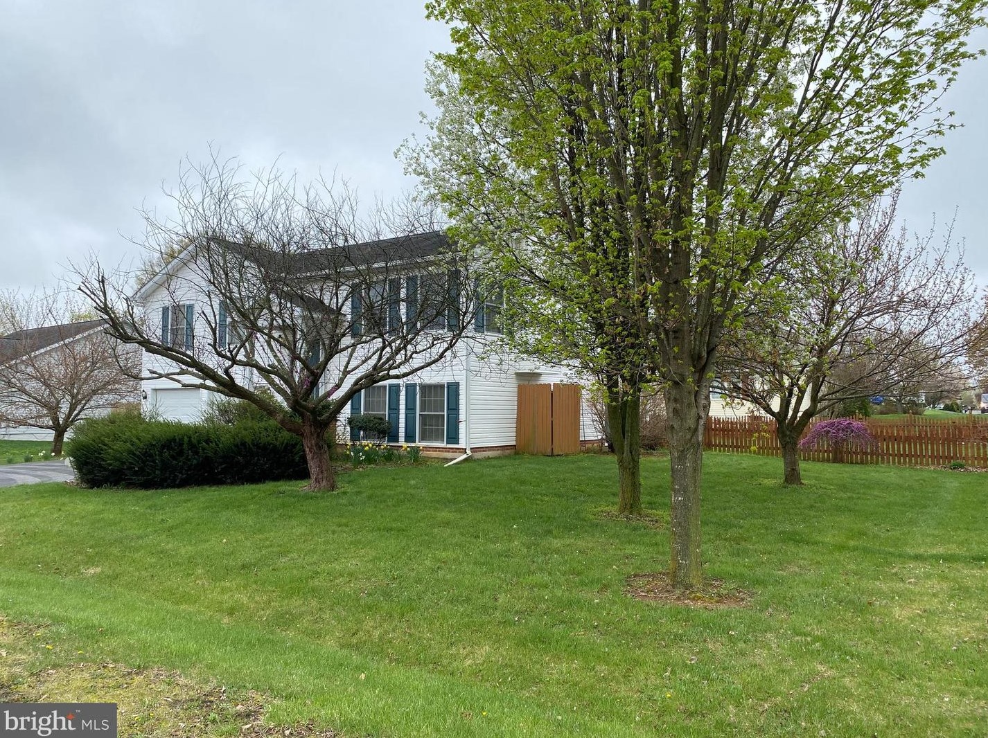 62 Oriole Ln, Falling Waters, WV 25419