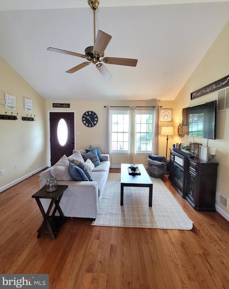 158 Pembroke, Falling Waters, WV 25419