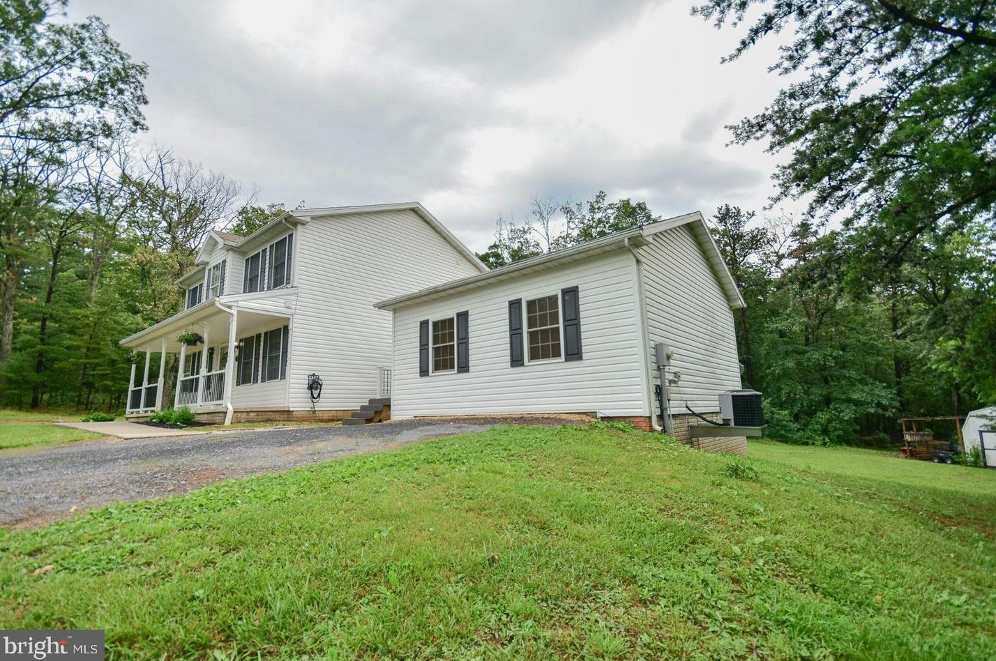 138 Sawmill Rd, Hedgesville, WV 25427