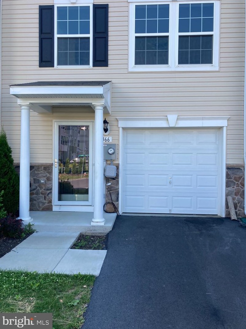 366 Rumbling Rock, Hedgesville, WV 25427
