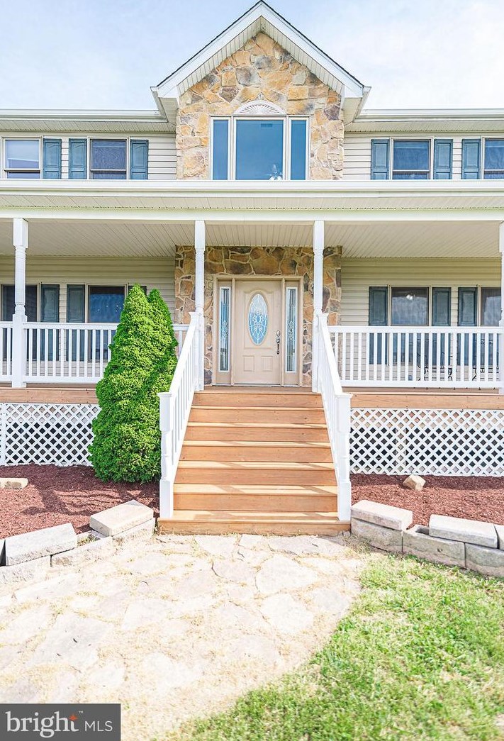 236 Stayman Dr, Falling Waters, WV 25419