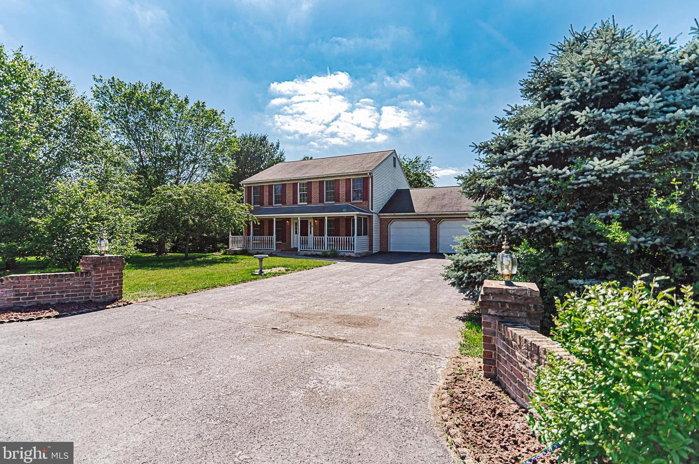124 Robins Ln, Falling Waters, WV 25419