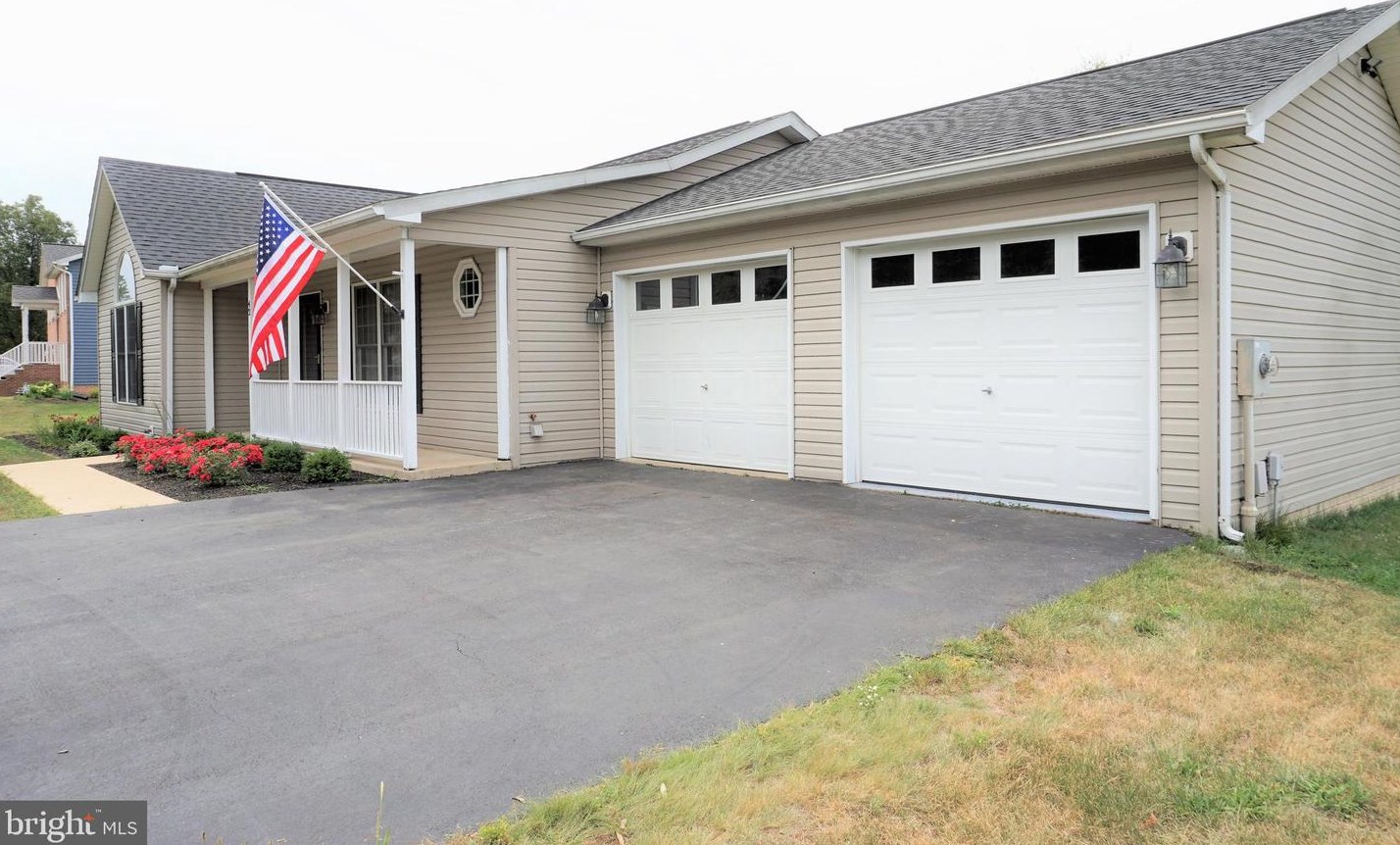 42 Finch, Falling Waters, WV 25419