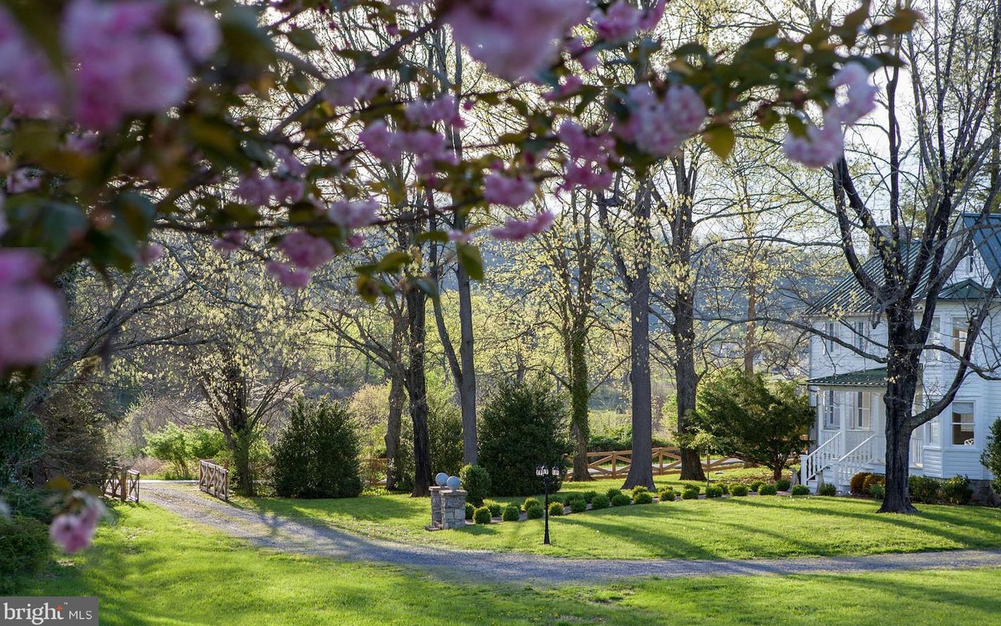 546 Ridge Rd N, Hedgesville, WV 25427