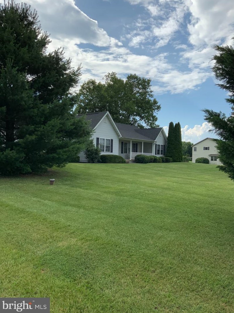 655 Tice Rd, Falling Waters, WV 25419