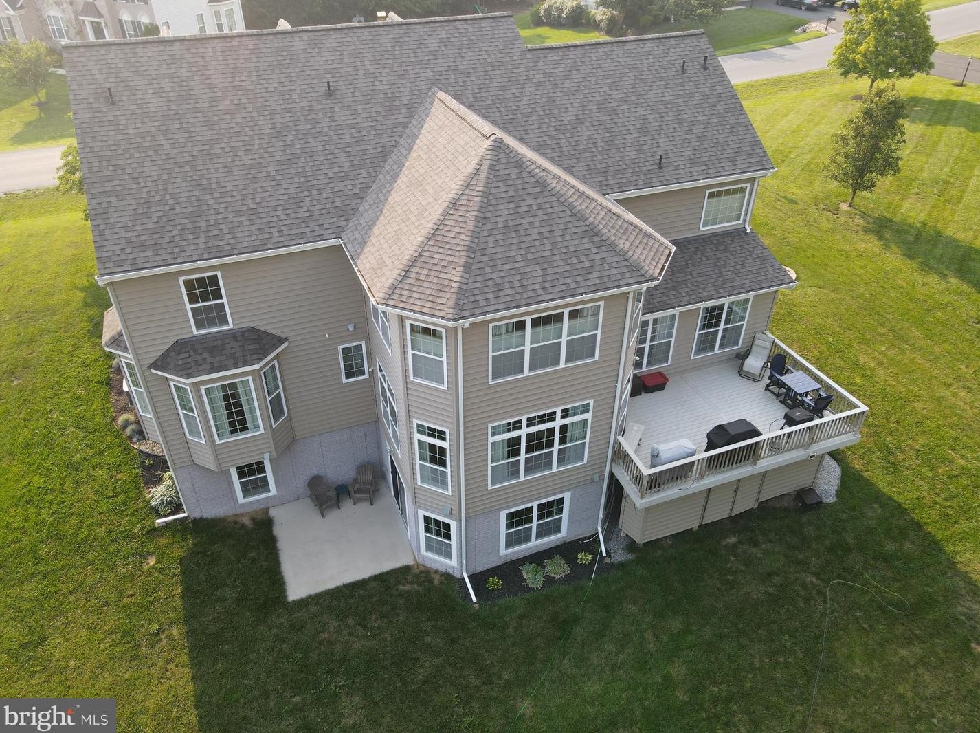 937 Riparian Dr, Falling Waters, WV 25419