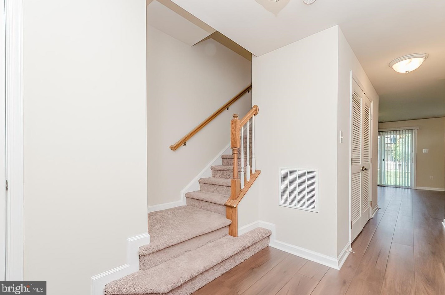 51 Creekside Ct, Falling Waters, WV 25419