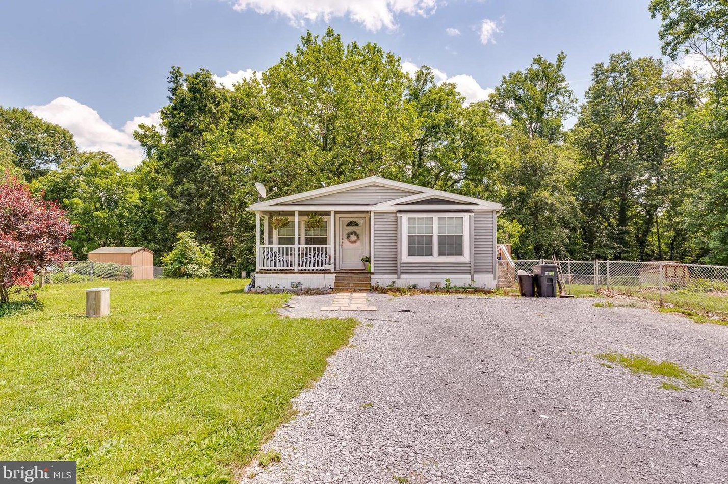 276 Burnside Dr, Falling Waters, WV 25419