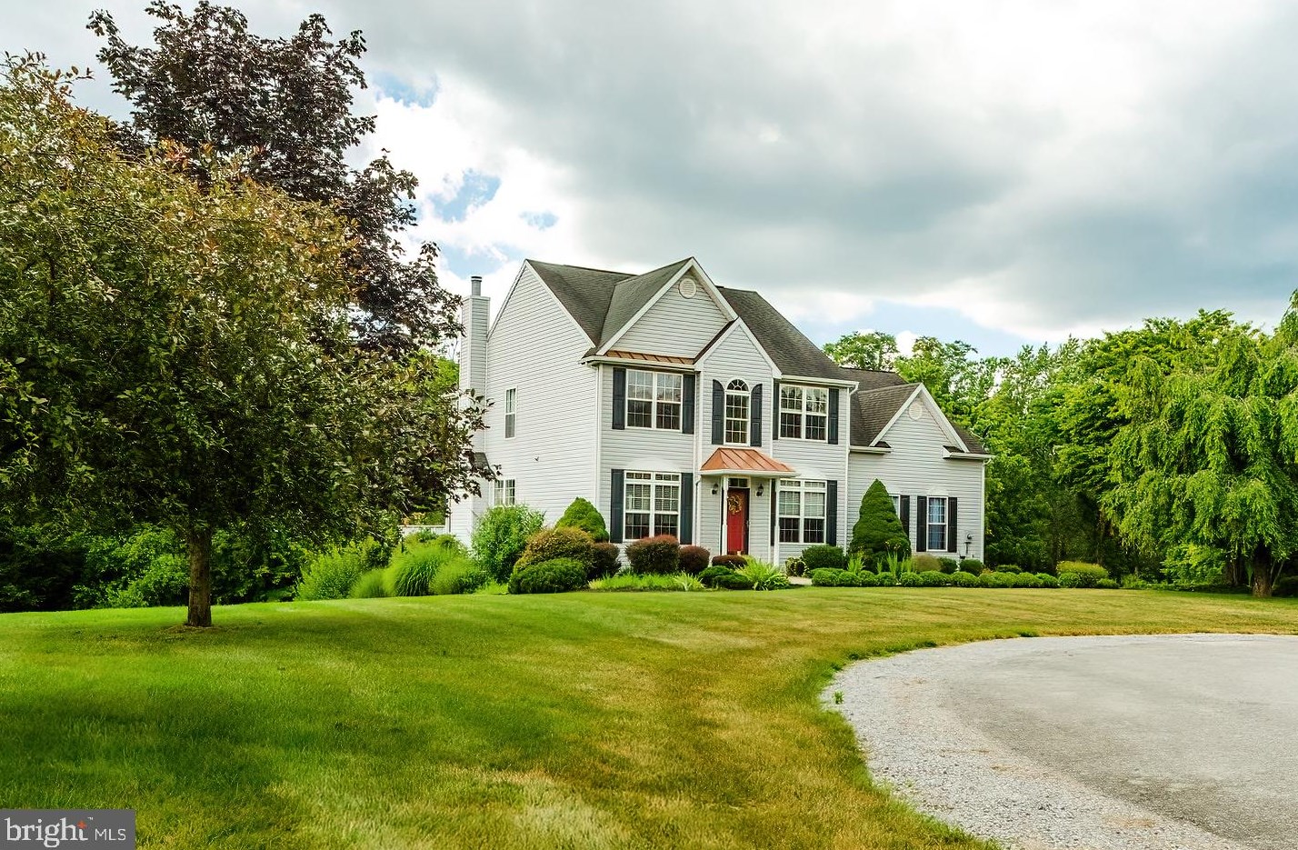 629 Camelot Blvd, Falling Waters, WV 25419