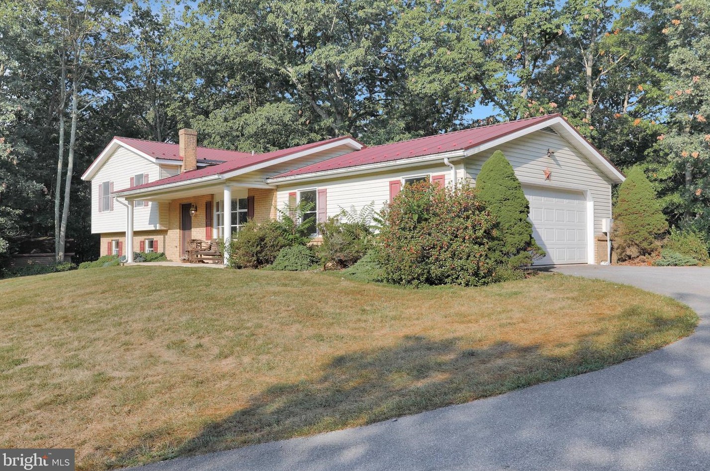 114 Climbing Ivy, Falling Waters, WV 25419